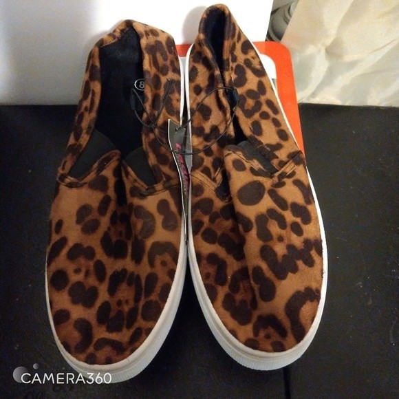 Bobbie Brooks Leopard Slip-On Sneakers | Animal Print Flats sz8 - Picture 3 of 6